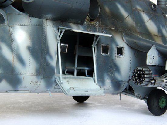 Trumpeter 05103 Mil Mi-24V Hind-E Helicopter – zdjęcie 8