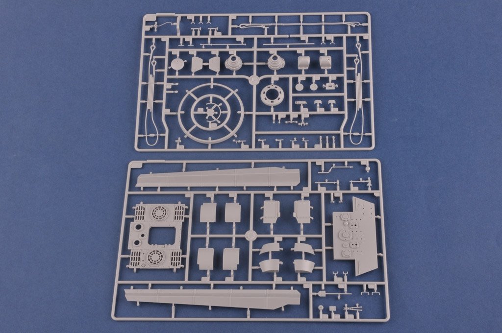 Hobby Boss 84533 Pz.Kpfw.VI Sd.Kfz.182 Tiger II (Production Henschel juillet 1945) (1/35) – image 13