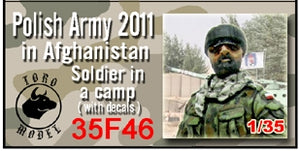 Toro 35F46 PKW Afganistan - Żołnierz w bazie Figurka wraz z kalkomanią 1/35