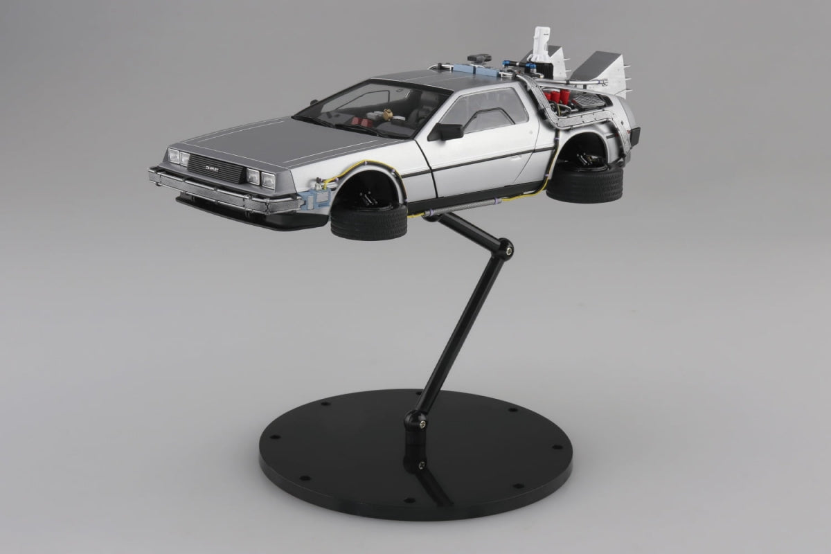 Aoshima 06437 Time Machine from Back to the Future Part II 1/24