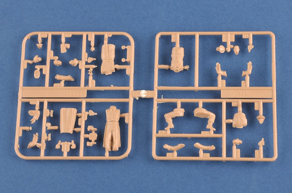 Hobby Boss 84419 German Panzer Crew Set 1/35 – immagine 4