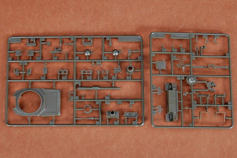 Trumpeter 07219 JAPAN TYPE90 TANK 1/72 – image 2
