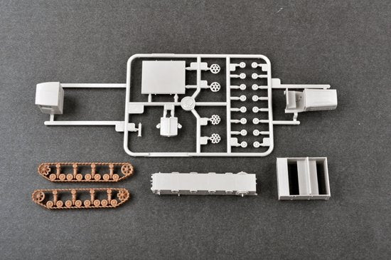 Trumpeter 07120 Soviet Komintern Artillery Tractor 1/72 – image 2