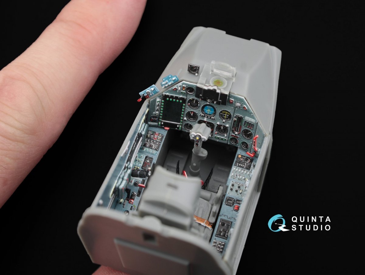 Intérieur imprimé en 3D et coloré sur papier décalcomanie Quinta Studio QD32002 Su-25SM (pour maquette Trumpeter) 1/32 – image 9