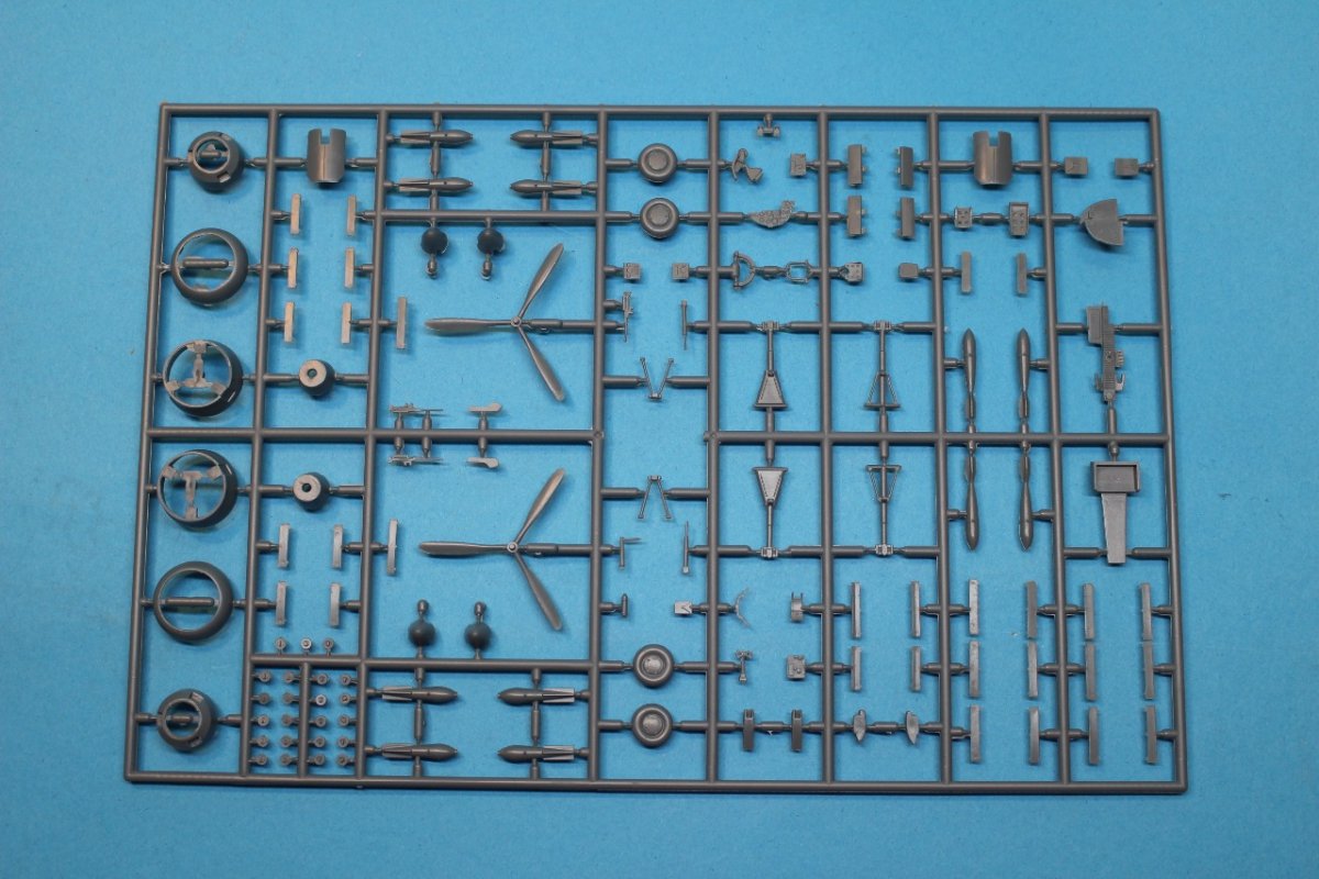 Fly 72041 PZL.37 A bis Moose A bis (1/72) – image 3