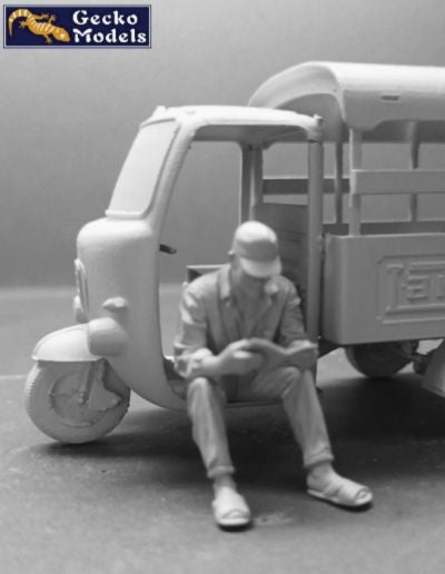 Gecko Models 35GM0113 60 - 70s Saigon Shuttle Motor-Tricycle Depot and a take break drive [2 kits In 1 box] 1/35 – Bild 3