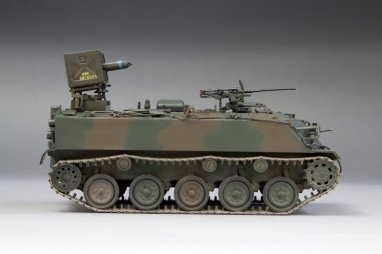Fine Molds FM54 Véhicule blindé de transport de troupes Type 60 des Forces d&amp;#39;autodéfense terrestres japonaises avec MAT 1/35 – image 9