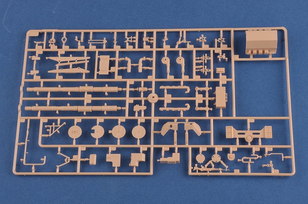 Hobby Boss 84557 Leopard C2 MEXAS with TWMP Track Width Mine Plow 1/35 – immagine 15