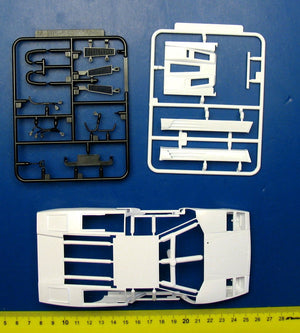 Aoshima 01155 LAMBORGHINI COUNTACH 5000 QUATTROVALVOLE INJECTION Ver(Overseas) 1/24 – Bild 4