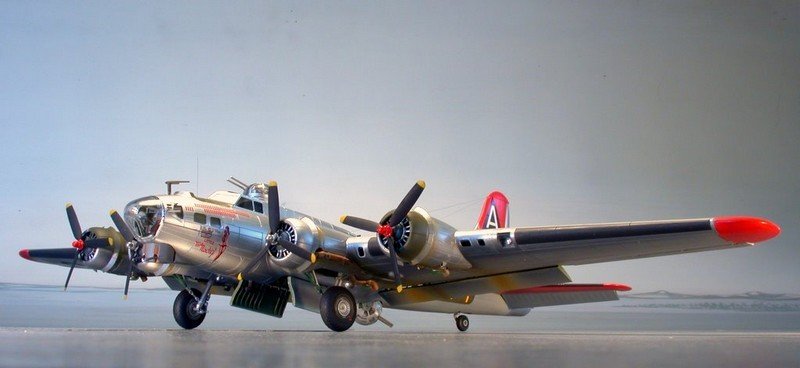 Revell 04283 B-17G Flying Fortress 1/72 – imagen 2