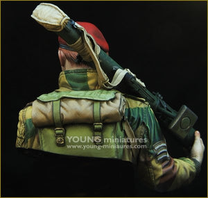 Young Miniatures YM1871 British Airborne WWII with PIAT 1/10 – immagine 4