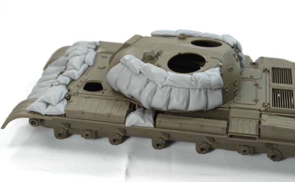 Panzer Art RE35-309 T-55 with sandbags armor 1/35 – Bild 4