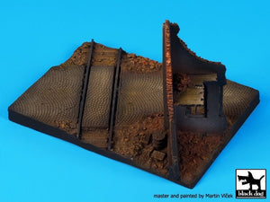 Black Dog D72018 Ruined house with railway crossing base 1/72 – Bild 2