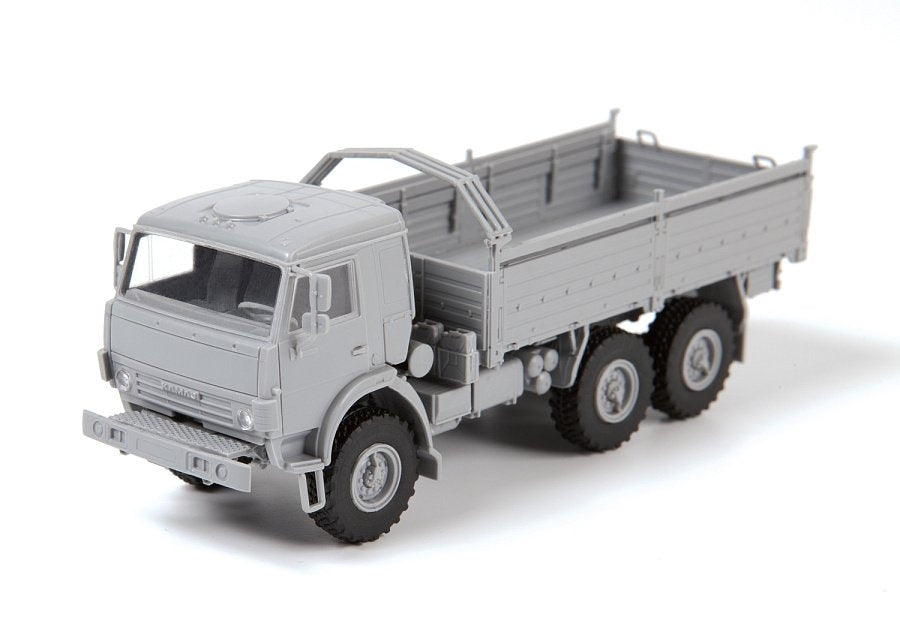 Zvezda 5074 KAMAZ K-5350 Mustang Russian 3-Axle Truck 1/72 – immagine 3