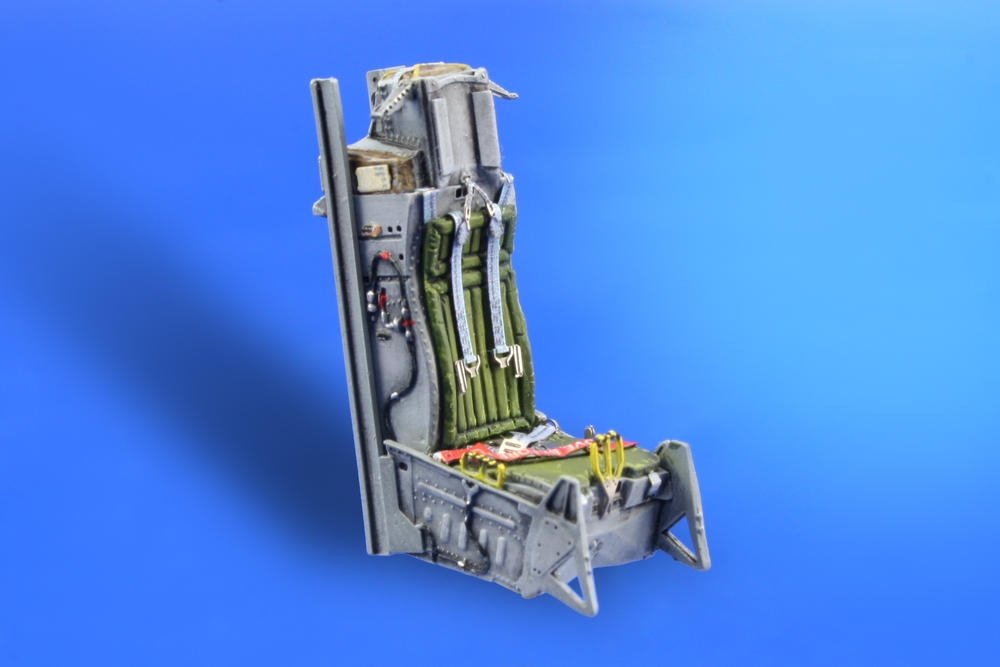 Eduard 648001 F-16 early seat 1/48 (Tamiya) – immagine 4