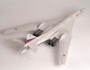 Zvezda 7002 Bombardier stratégique supersonique russe Tu-160 (1/144) – image 5