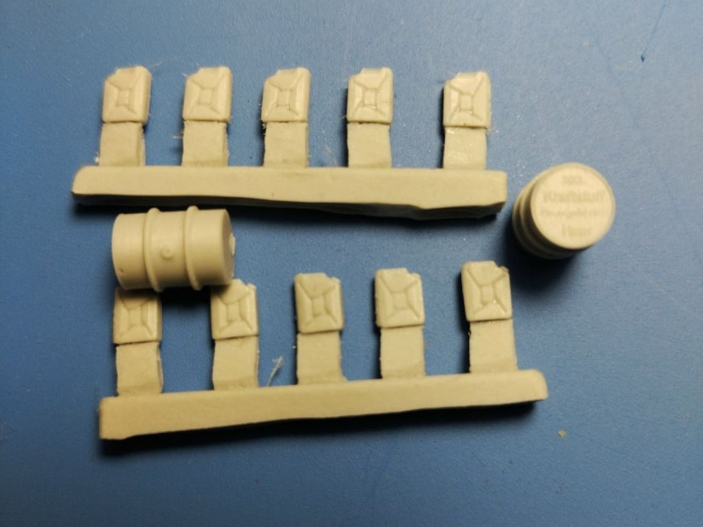 Zebrano ZA100201 German Cans &amp; Barrels (10 + 2 pcs)