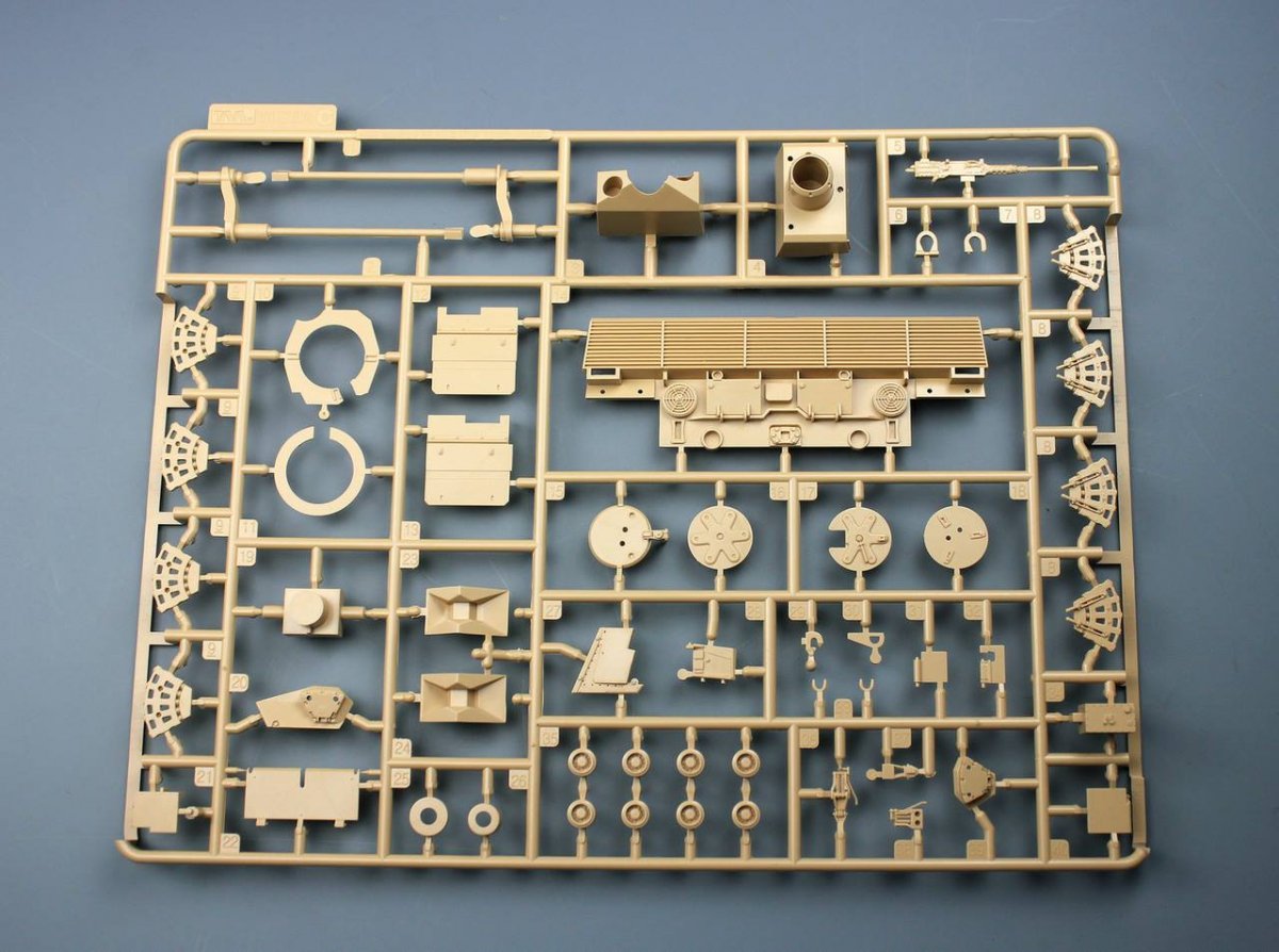 Tiger Model 4628 LEOPARD II REVOLUTION II MBT 1/35 – image 12