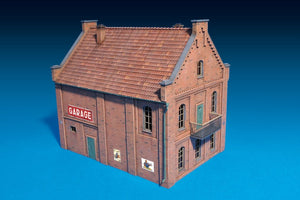 MiniArt 72031 BUILDING WITH GARAGE 1/72 – immagine 3