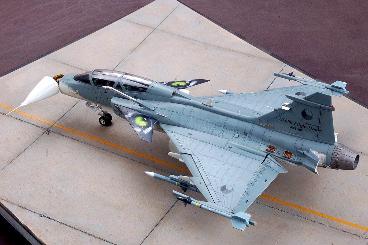 Kitty Hawk 80118 Jas-39B/D Gripen 1/48 – image 4