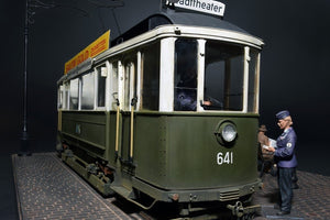 Miniart 38009 European Tramcar - Straßenbahn-Triebwagen 641 w/crew &amp;amp; passengers 1/35 – image 5
