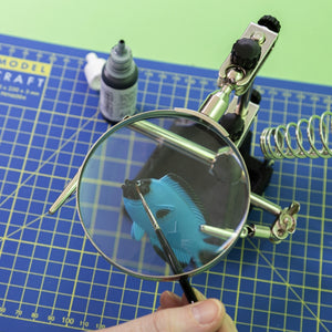 Modelcraft PCL2300 Heavy Duty Helping Hands Magnifier – image 2