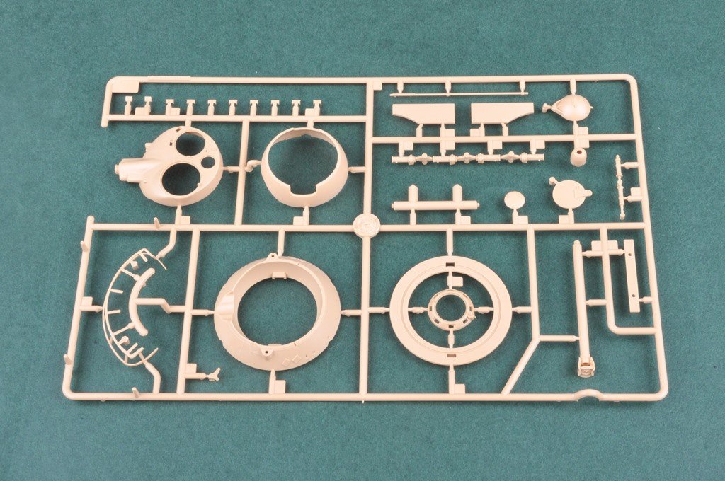 Hobby Boss 82490 French EBR-11 Wheeled Reconnaissance Vehicle 1/35 – imagen 5