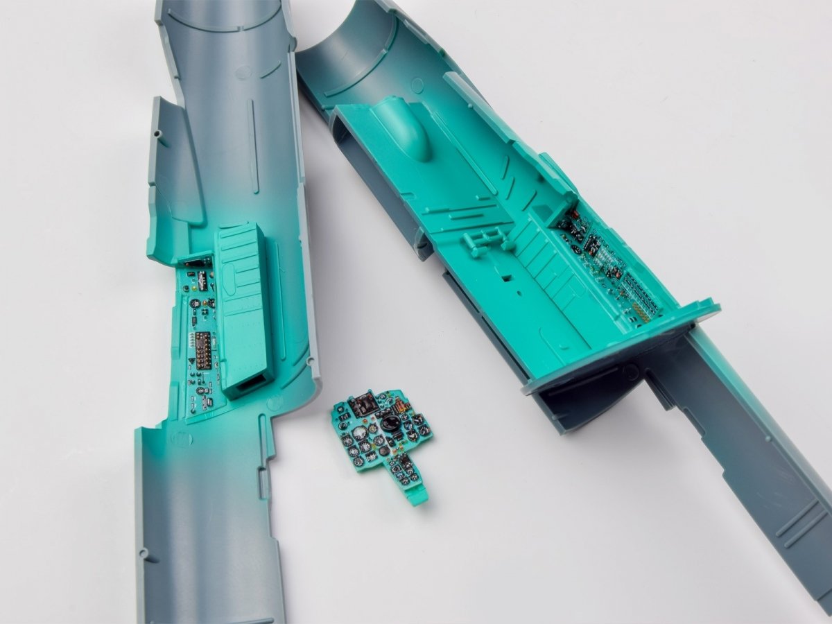 Red Fox Studio QS-48042 MiG-21 MF Fishbed J 1/48 – imagen 7