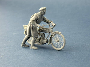 Copper State Models F32-065 British Dispatch Rider pushing his motorcycle (Motorcycle not included) 1/32 – Bild 3
