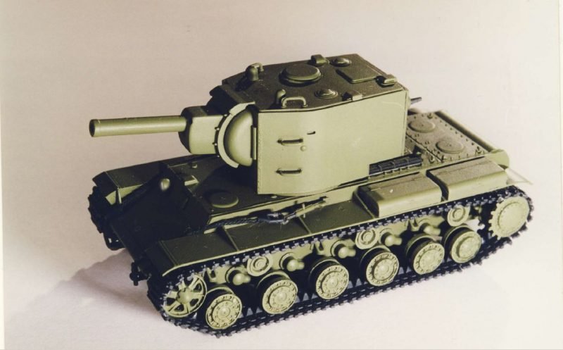 PST 72017 KV-2 Heavy Tank 1/72 – imagen 2