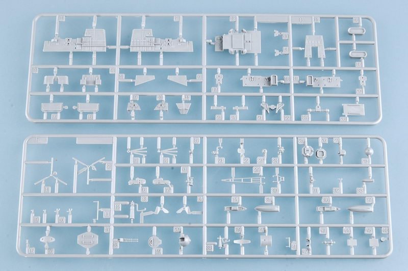 Trumpeter 05723 Croiseur de classe Slava de la marine ukrainienne Vilna Ukraina 1/700 – image 7