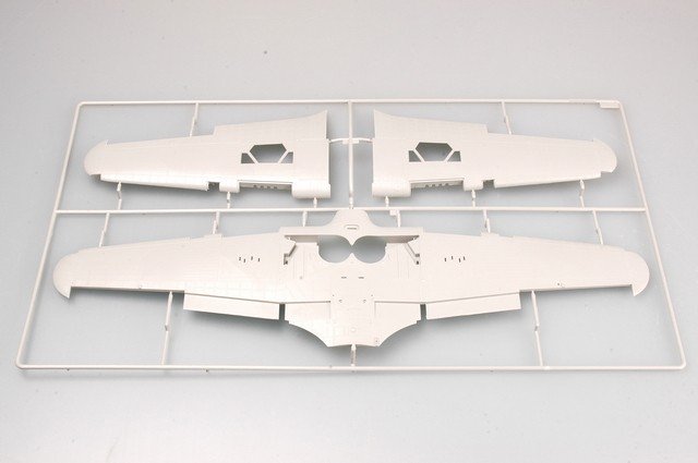Trumpeter 02414 HURRICANE Mk.I 1/24 – immagine 2
