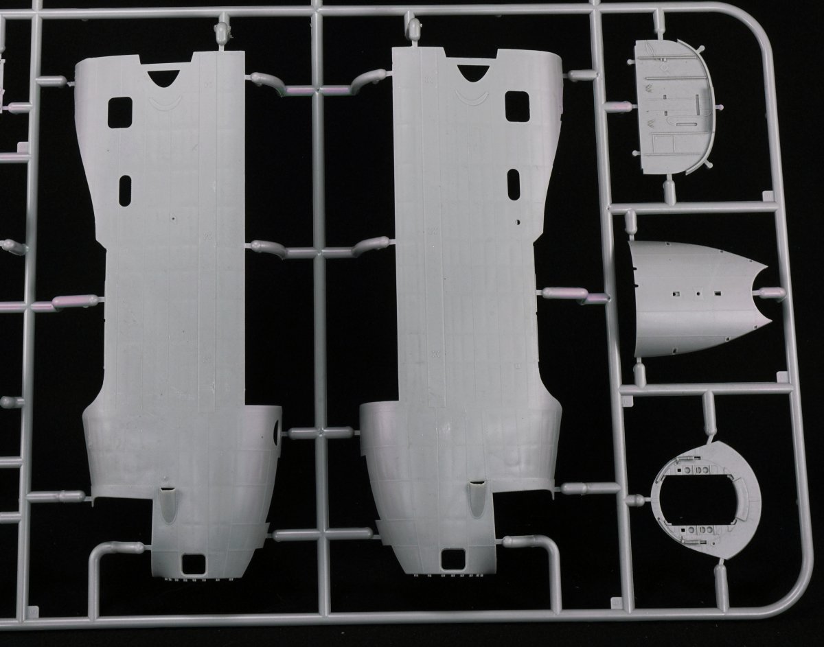 Maquette Border BF-010 Avro Lancaster B Mk.I/III avec intérieur complet 1/32 – image 15