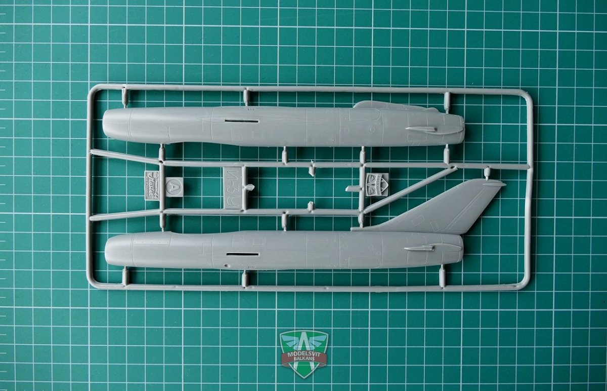 Modelsvit 72010 Mikoyan I-3U(I-420) Soviet interceptor 1/72 – zdjęcie 7