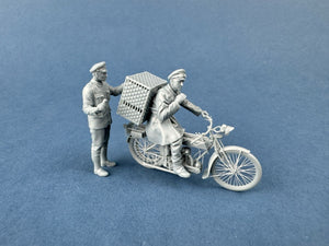 Copper State Models F35-059 British Dispatch Rider taking carrier pigeons to the front line ( Motorcycle not included) 1/35 – imagen 2