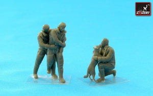 Armory Models F7224b RAF WWII crewman in high altitude outfit – “Friends” 1/72 – immagine 2