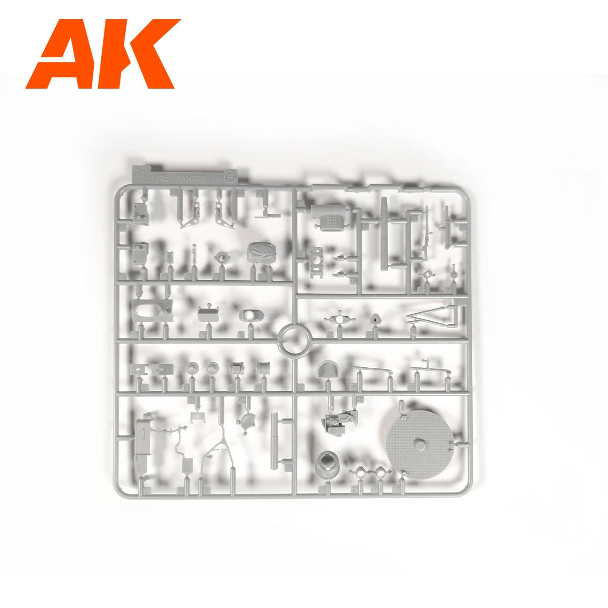 AK Interactive AK35504-A PZ.KPFW.IV AUSF.D AFRIKA KORPS + DAK PANZERFAHRER 1/35 – immagine 11