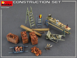 MiniArt 35594 Kit de construction : échelles, table, seaux, briques, chariot, enclume, poutres, cric et outils 1/35 – image 9