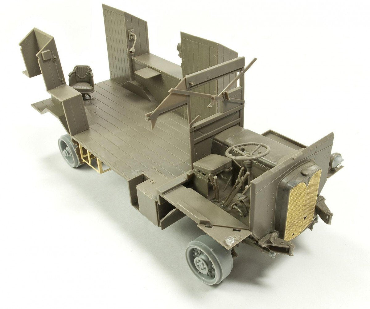 AFV Club 35227 AEC Dorchester 4x4 ACV (Full Interior) 1/35 – immagine 2