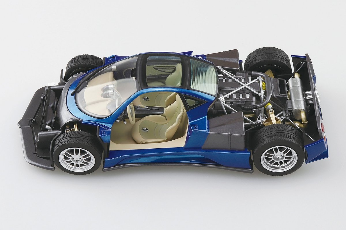 Aoshima 05602 SC7 Pagani Zonda C12S 2000 1/24 – imagen 4