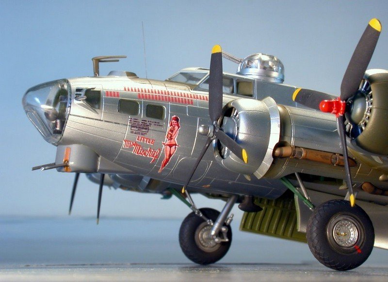 Revell 04283 B-17G Flying Fortress 1/72 – imagen 4