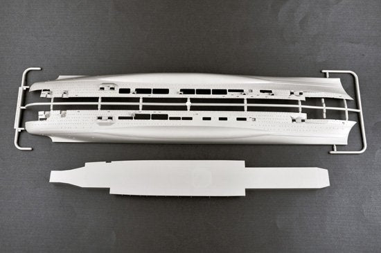 Trumpeter 05628 German Navy Aircraft Carrier DKM Peter Strasser 1/350 – immagine 10