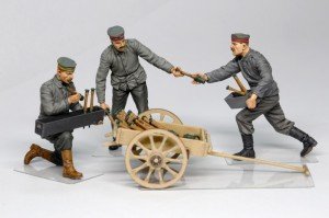 Copper State Models F32-006 German aerodrome personnel ordnance team with cart 1/32 – imagen 2