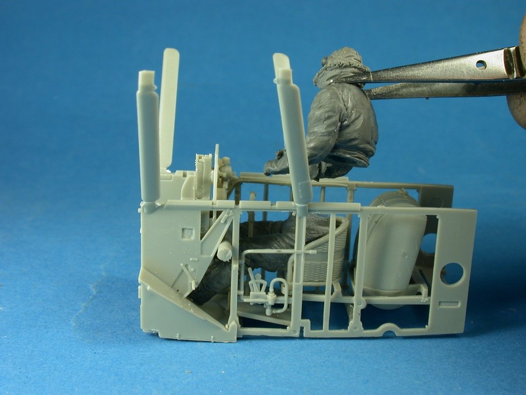 Modèle réduit Copper State Models F32-038 : Pilote RFC assis en combinaison Sidcot, échelle 1/32 – image 6