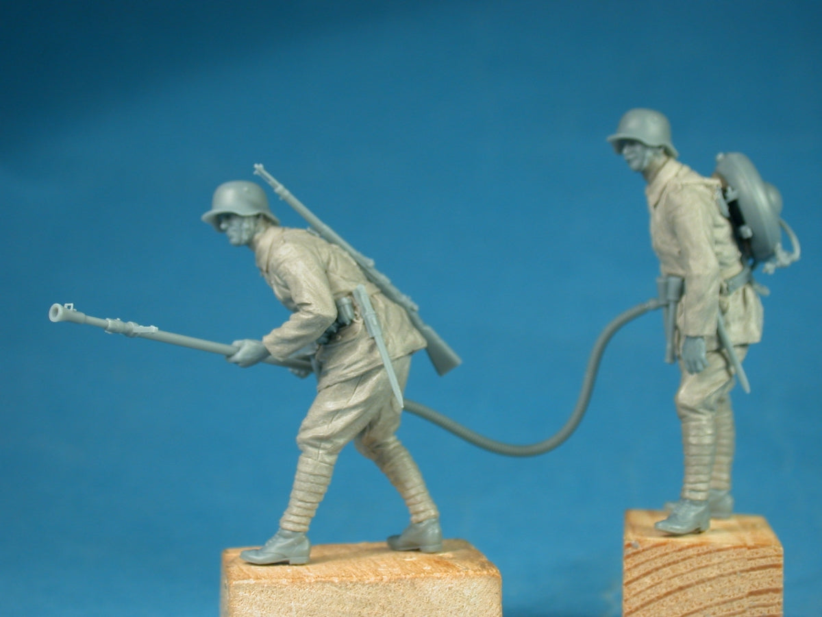Copper State Models F35-045 German Freikorps flamethrower squad 1/35 – image 5