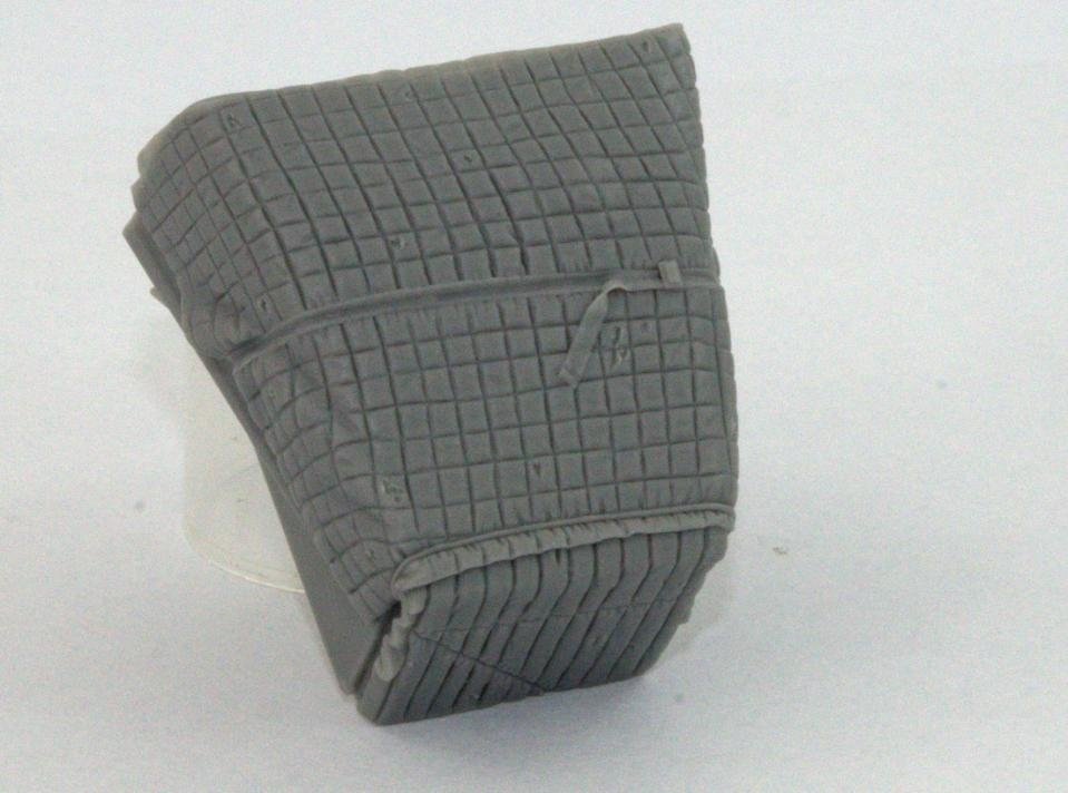 Panzer Art RE35-252 Studebacker engine deck with winter canvas 1/35 – Bild 2