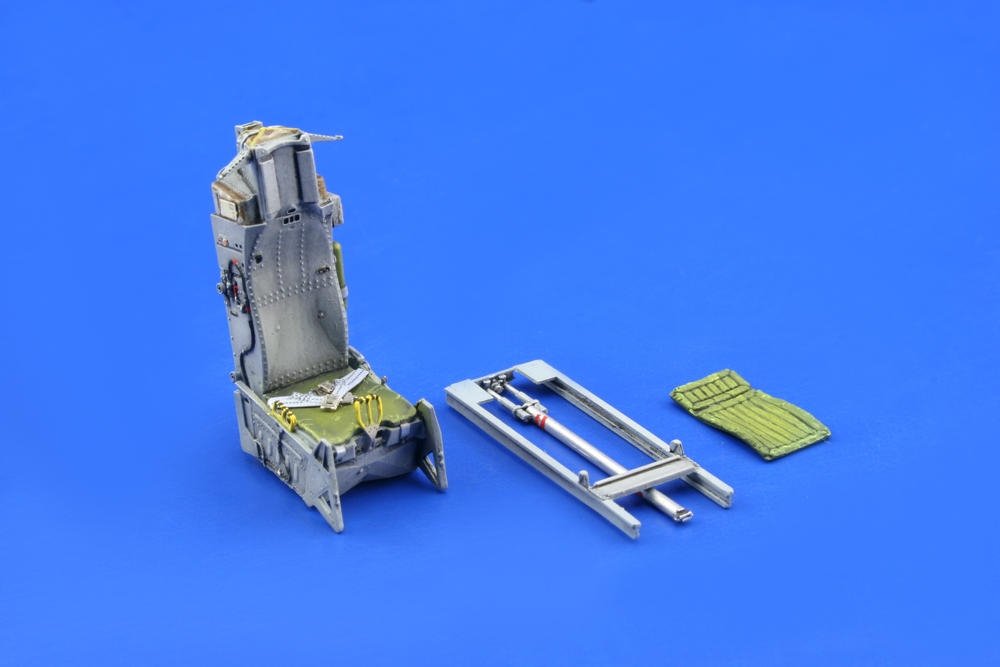 Eduard 648001 F-16 early seat 1/48 (Tamiya) – immagine 2