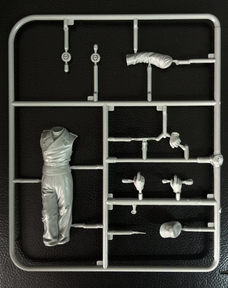 Classy Hobby MC16004 1/16 WWII German Panzer Crew (Driver) – image 3