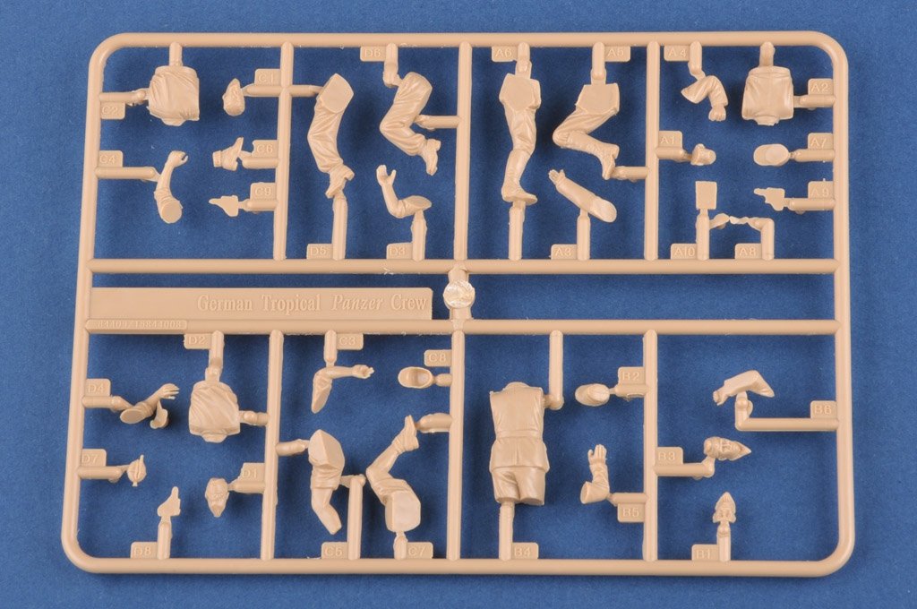 Hobby Boss 84409 German Tropical Panzer Crew 1/35 – immagine 3