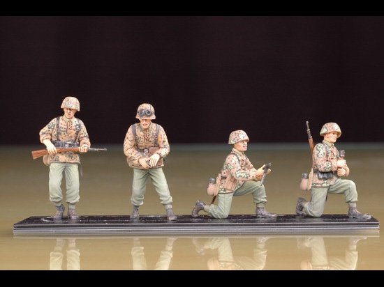 Trumpeter 00405 WAFFEN SS ASSAULT TEAM 1/35 – immagine 4